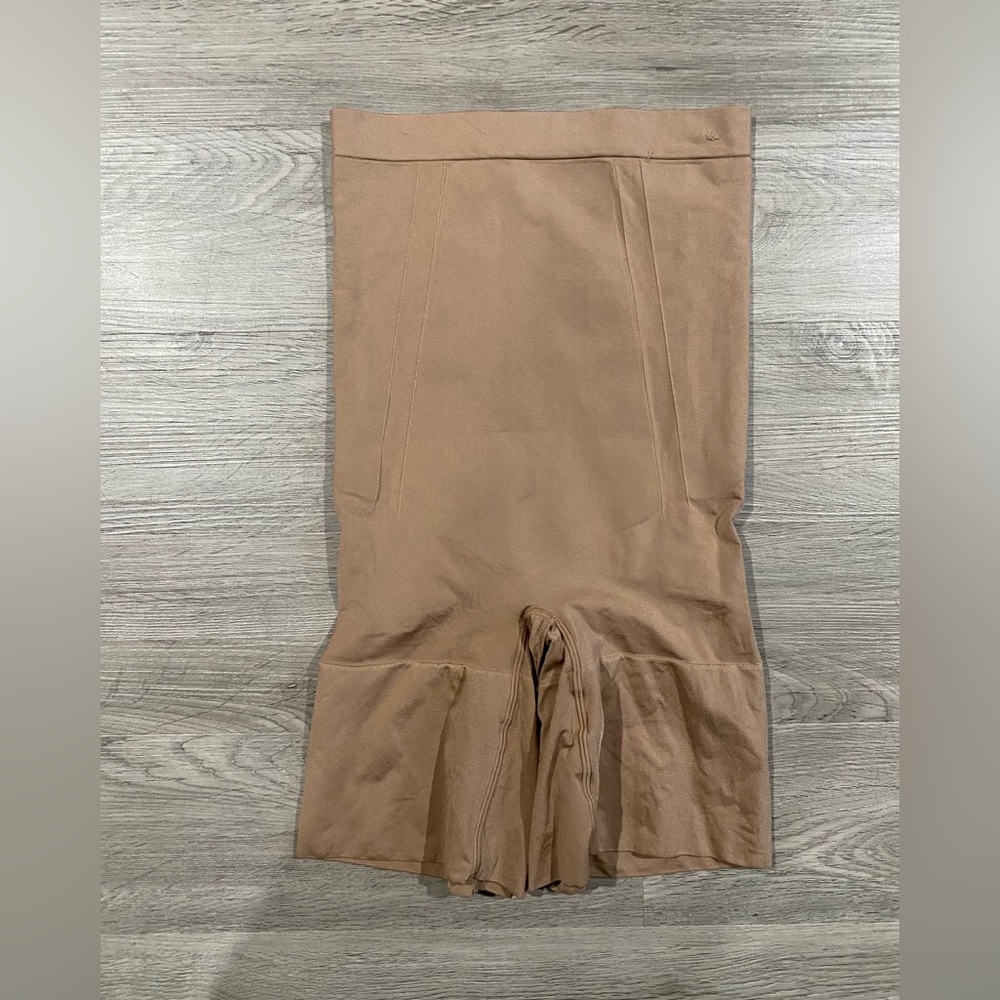Spanx On Core High-Waisted Shapewear Shorts Mid Thigh - Picture 2 of 5